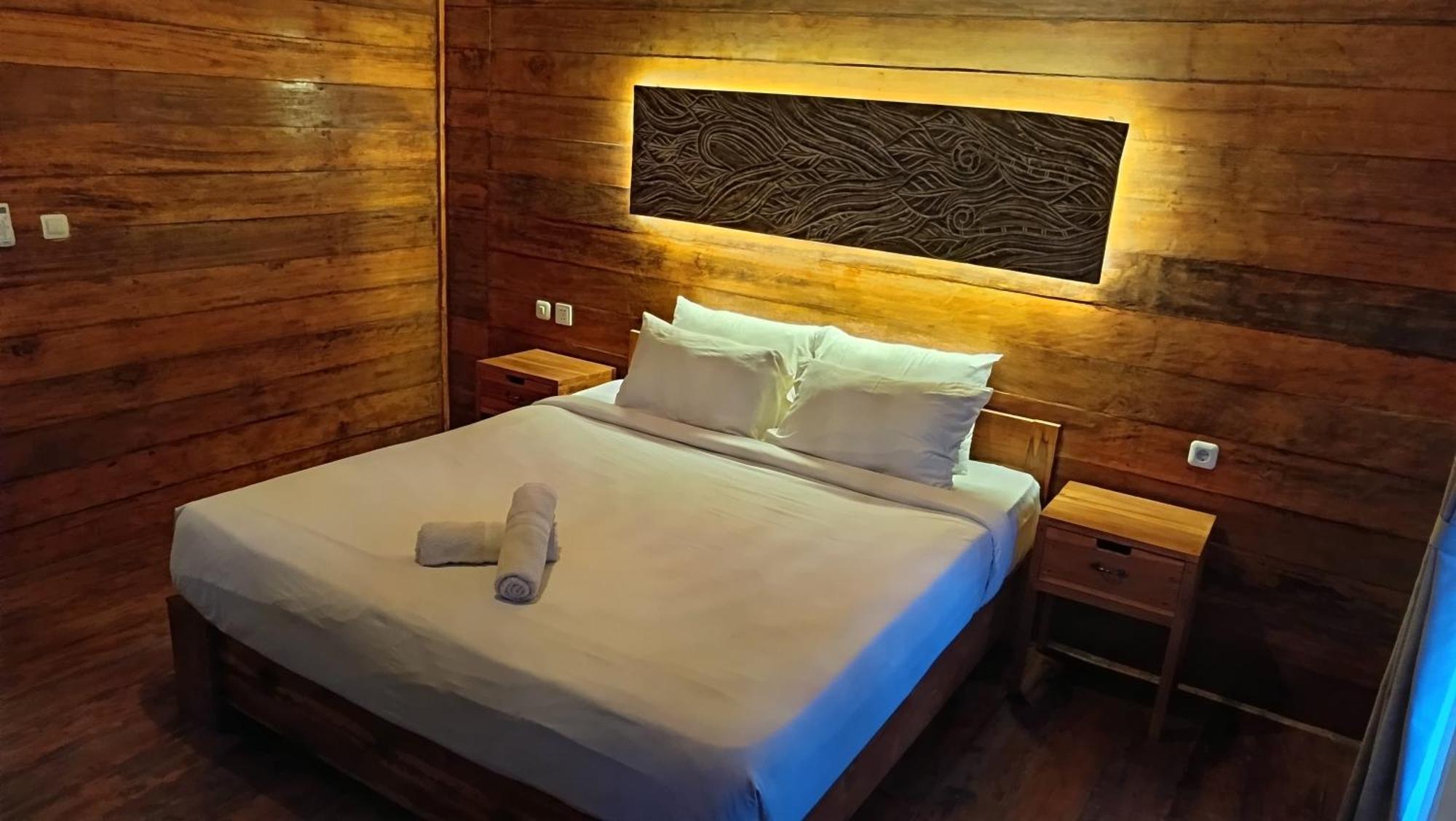 Nusa Summerville Lodge