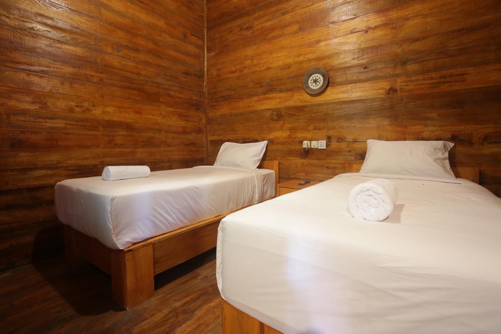 Nusa Summerville Lodge *